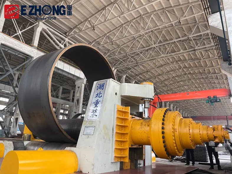 卷板機(jī)在基礎(chǔ)設(shè)施發(fā)展中的作用 卷板機(jī)在基礎(chǔ)設(shè)施發(fā)展中的作用